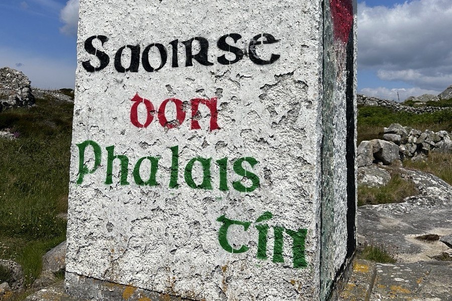 «Saoirse don Phalaistín» painted on the side of a small building.